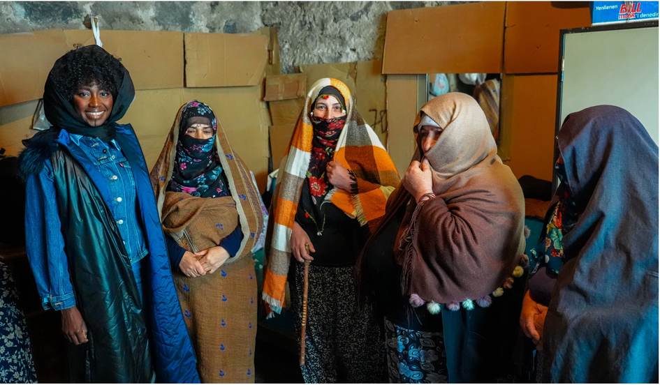 Inna Modja with rural women of Erzurum