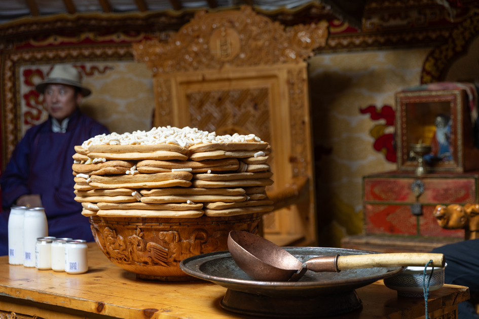 Nomadic hospitality with traditional food